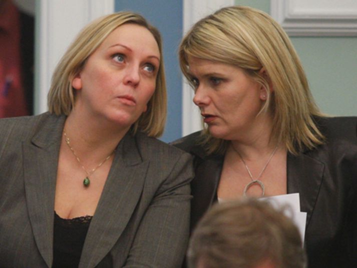Ragnheiður Elín (t.h) sést hér með flokkssystur sinni Unni Brá Konráðsdóttur.