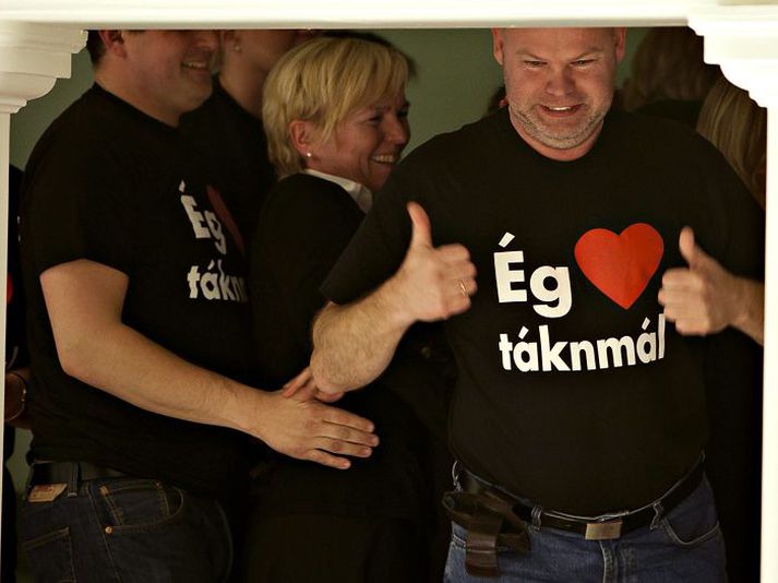 Táknmál var lögfest árið 2011 sem fyrsta mál þeirra sem það nota.