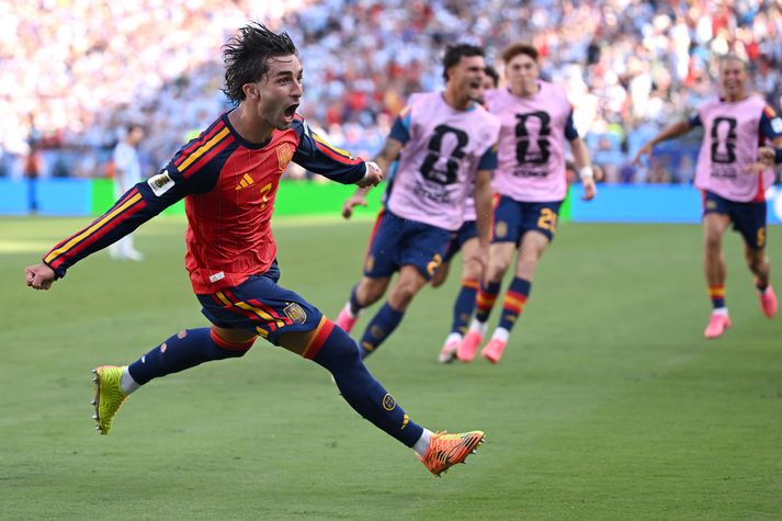 Ferran Torres fagnar sigurmarki sínu í gærkvöldi.