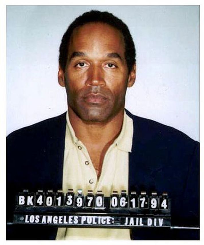 Sakbitinn á svipinn en sýknaður þó
Ein frægasta ljósmyndin af ruðnings­kappanum O.J. Simpson.