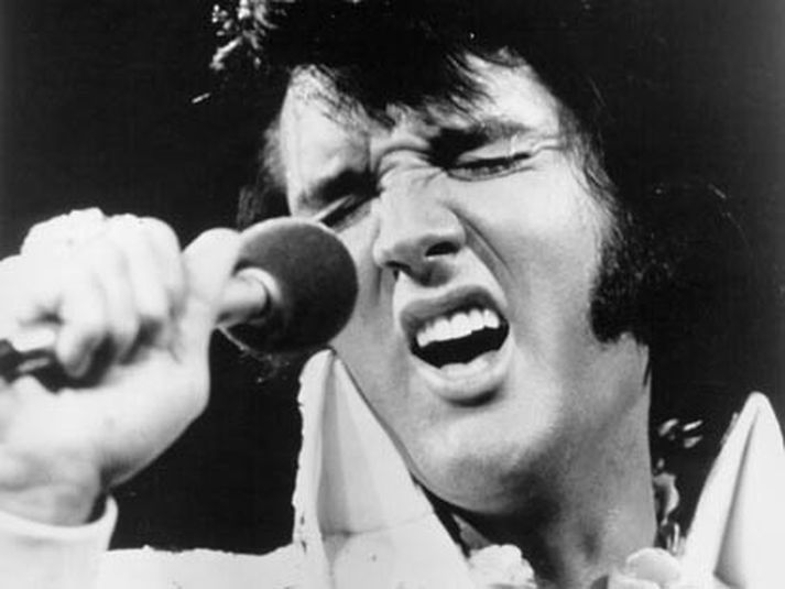 Elvis og hárið.