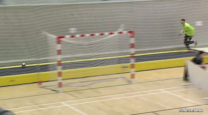 Leikmenn gáfust upp á handboltanum í Eyjum og fóru í hópfimleikana