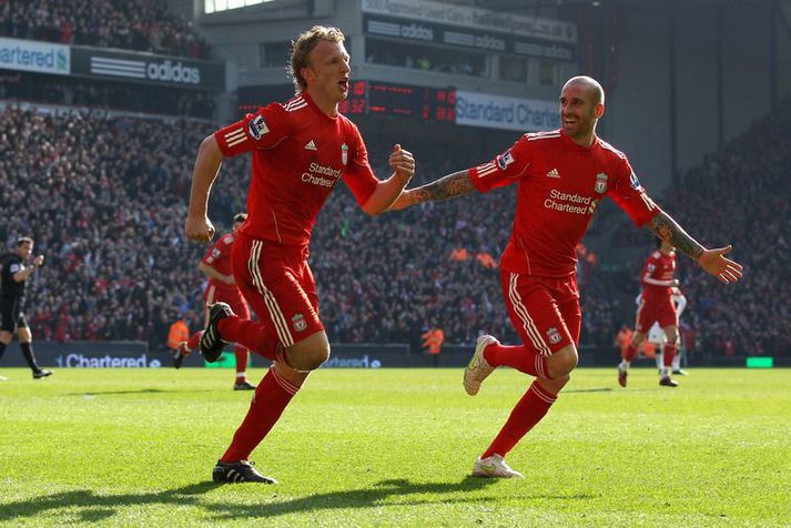 Dirk Kuyt fagnar marki með Liverpool á móti Manchester United í ensku úrvalsdeildinni.