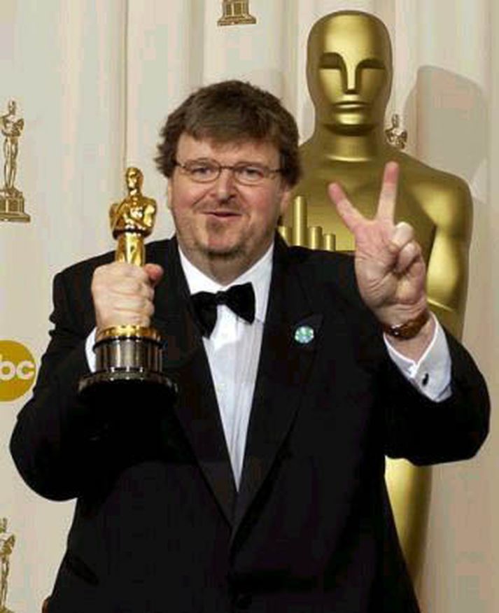 Michael Moore var hress á Óskarnium 2003 þegar hann lét Bush heyra það.