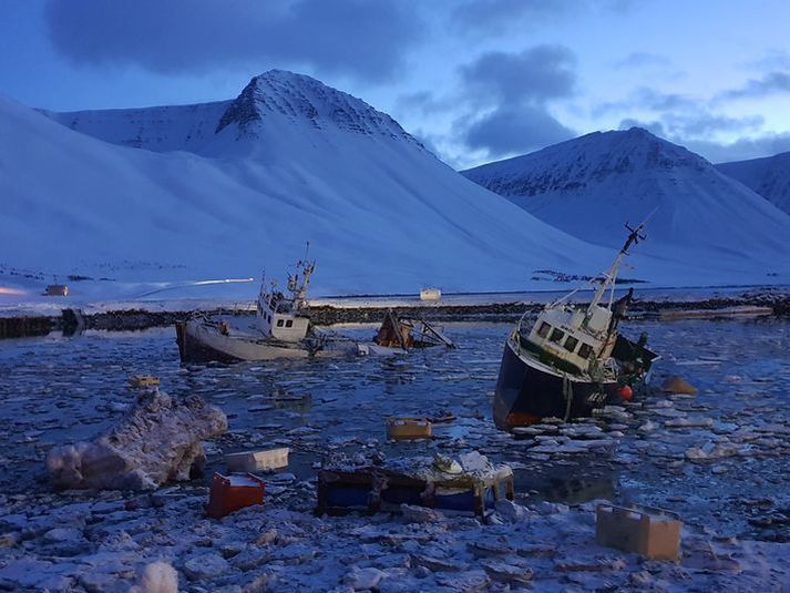 Frá Flateyrarhöfn eftir snjóflóðin í bænum þann 14. janúar síðastliðinn.