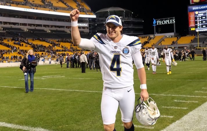 Mike Badgley var hetjan í sögulegum endurkomusigri Los Angeles Chargers.