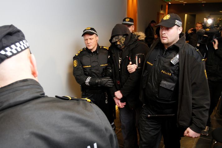 Börkur Birgisson kemur í dómsalinn á fyrsta degi réttarhaldanna.