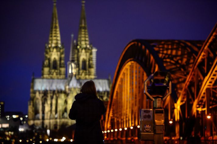 Hátt í hundrað konur urðu fyrir grófu ofbeldi við aðaljárnbrautarstöðina í Köln á nýársnótt.