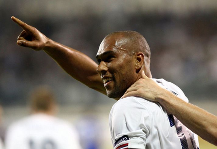 John Carew fagnar marki sínu í kvöld.