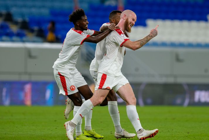 Aron Einar Gunnarsson fagnar öðru marka sinna.