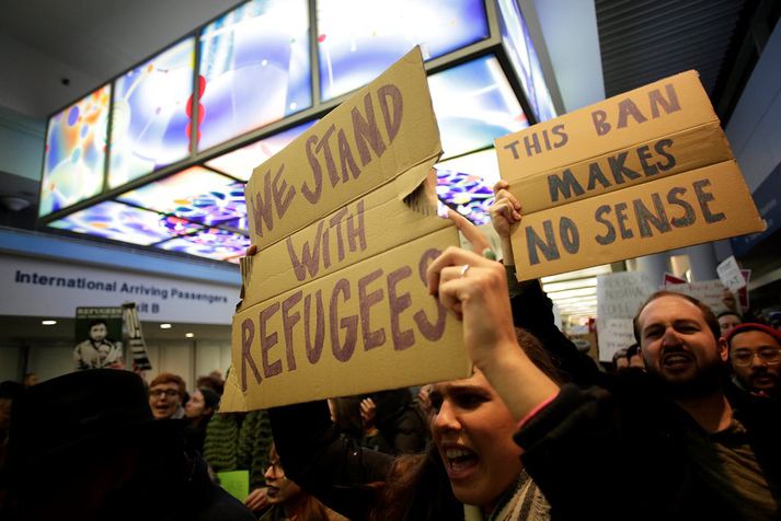 Tilskipun Trump hefur verið mótmælt á flugvöllum víða um Bandaríkin.