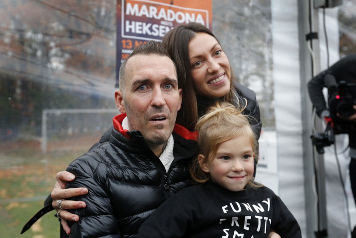 Fernando Ricksen með eiginkonunni Veroniku og dótturinni Ísabellu.