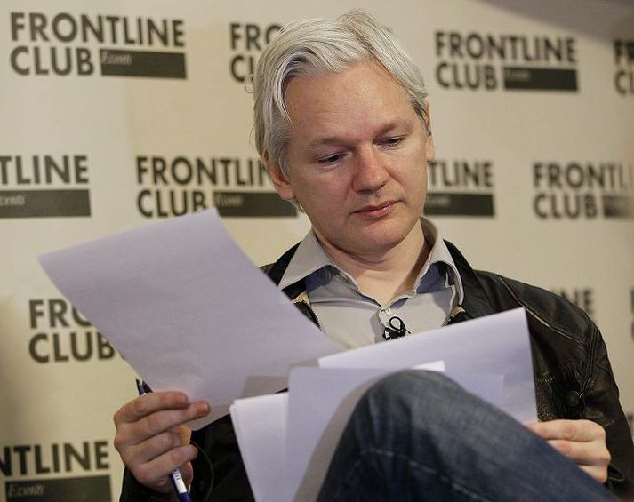 Julian Assange er í sendiráði Ekvadors.
