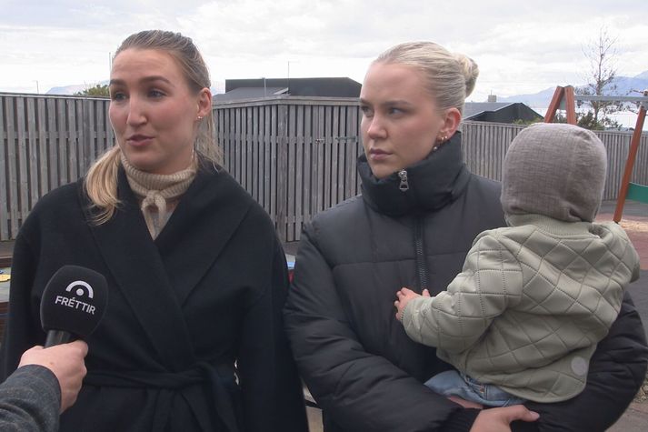 Erna Katrín Árnadóttir og Ásta Dagmar Melsted eru ásamt fleiri foreldrum á Seltjarnarnesi ósáttar með stöðu leikskólamála í bæjarfélaginu.