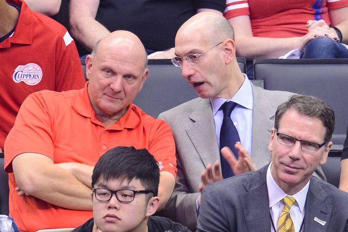 Steve Ballmer og Adam Silver á leik hjá Clippers í vor.