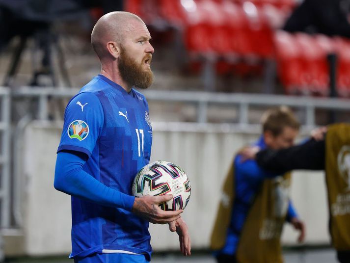 Aron Einar Gunnarsson landsliðsfyrirliði lék síðast með landsliðinu í vináttulandsleikjunum í júní.