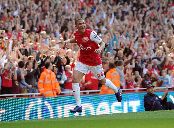 Kieran Gibbs fagnar marki sínu í dag.
