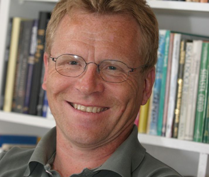 Þórarinn Eldjárn borgarlistamaður Reykjavíkur í heita pottinum í Breiðholtslaug í fyrramálið. Breiðholtsdagar hefjast á morgun.