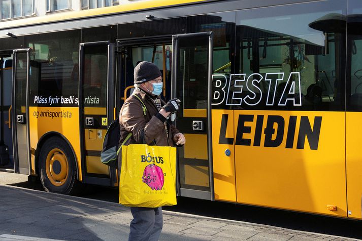 Farþegar Strætó sem hafa fengið Covid skulu áfram bera grímur.