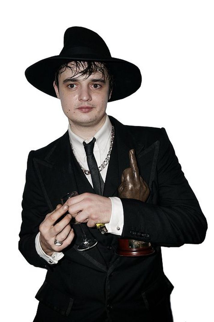 Pete Doherty braut rúðu í Þýskalandi í ölæði og lenti næstum því í miklu veseni.