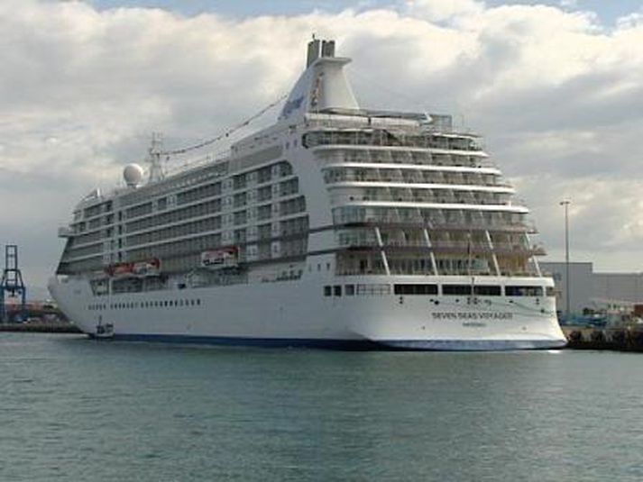 Sea Voyager var fyrsta skemmtiferðaskipið sem kom til Íslands.