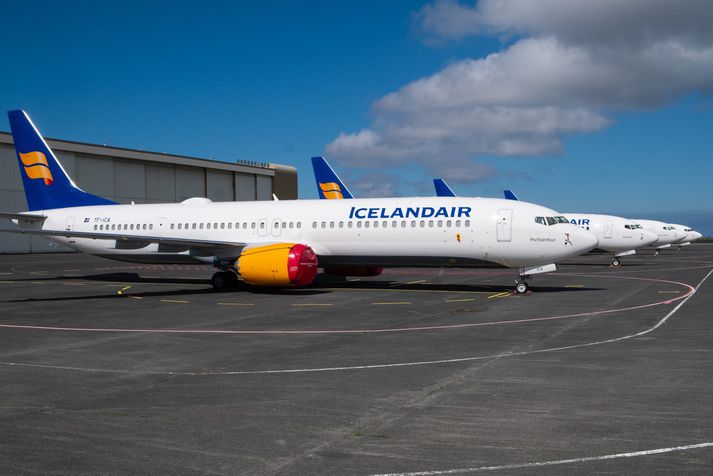 Fjórar Boeing 737 MAX-þotur Icelandair hafa staðið við eitt af gömlu flugskýlum Varnarliðsins á Keflavíkurflugvelli.