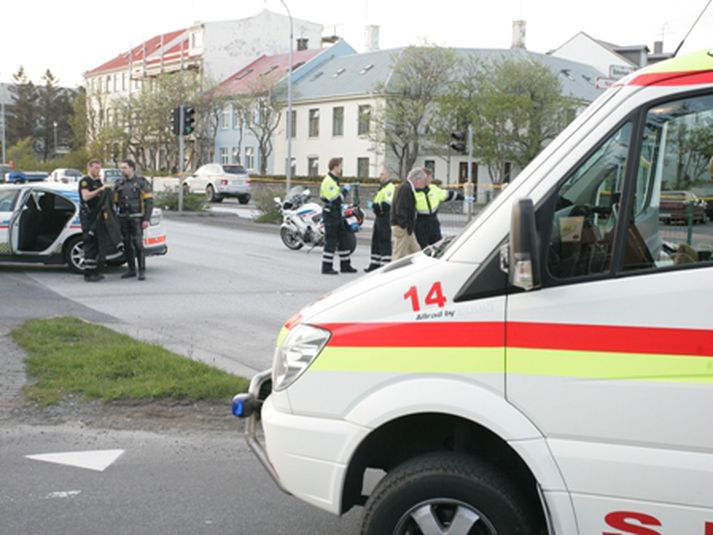 Árni Ragnar lést þegar vélhjól hans rakst á bifreið á Hringbrautinni á níunda tímanum í gærkvöld.
