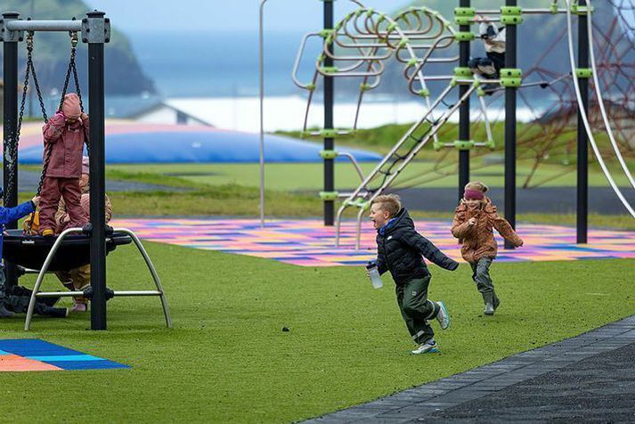 Krakkar að leika sér í Vestmannaeyjum. Mynd er úr safni. 