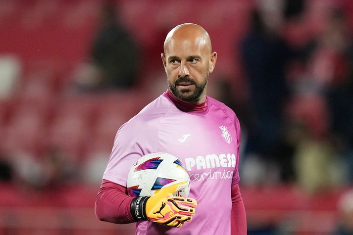Pepe Reina er ekki hættur strax þrátt fyrir að vera kominn vel á fimmtugsaldurinn.