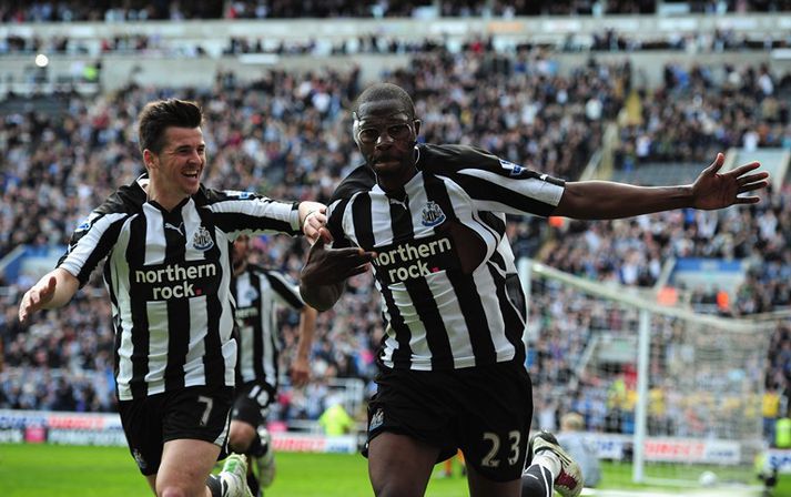 Ameobi fagnar ásamt Joey Barton