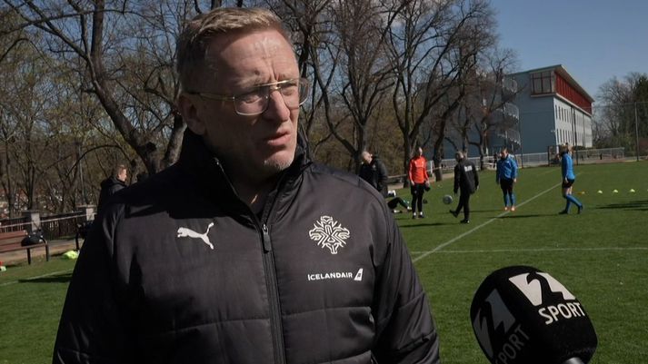 Þorstenn Halldórsson landsliðsþjálfari á æfingu íslenska liðsins í Tékklandi.