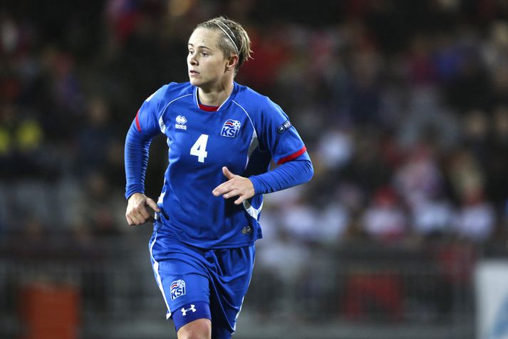 Edda Garðarsdóttir í leik með íslenska landsliðinu.