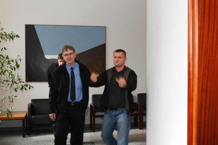 Tomasz Krzysztof Jagiela, meintur höfuðpaur í málinu, leiddur fyrir dóm við þingfestingu málsins.