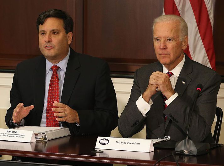 Ron Klain sést hér með Joe Biden. Þeir eru nánir samstarfsmenn til fjölda ára.