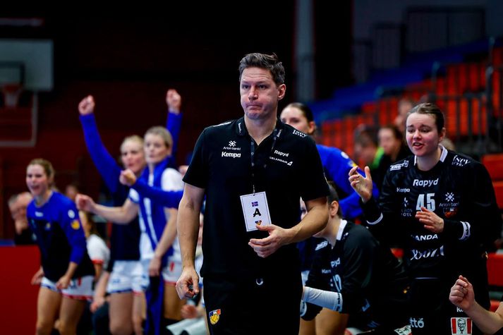 Arnar Pétursson, þjálfari íslenska kvennalandsliðsins í handbolta.