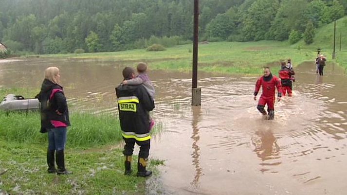 Flóðin í Mið-Evrópu eru mikil en fjórir hafa látist þeirra vegna og fjölmargra er saknað. Ástandið er einna verst í Tékklandi.