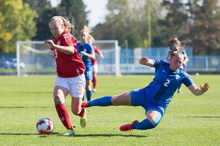 Emilía Kiær Ásgeirsdóttir í leik með danska nítján ára landsliðnu árið 2022.