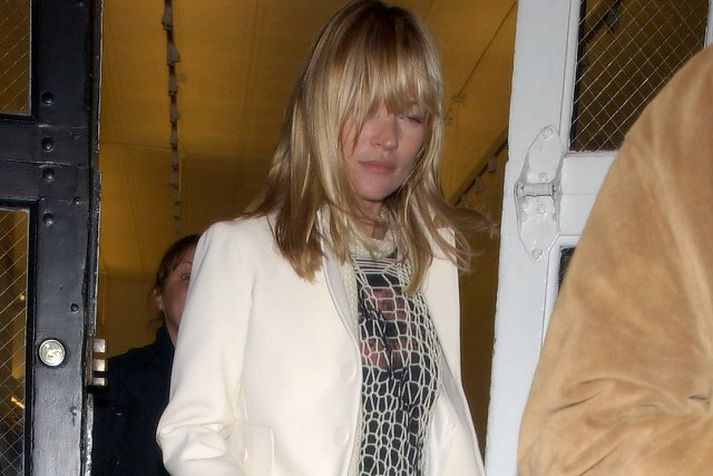 Ofurfyrirsætan Kate Moss hefur lengi verið sögð vera óeðlilega grönn og slæm fyrirmynd. Harrison segir ekki hægt að kenna fyrirsætum um. Mynd/ AFP.