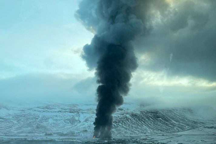 Reykjarmökkinn mátti sjá úr mikill fjarlægð.