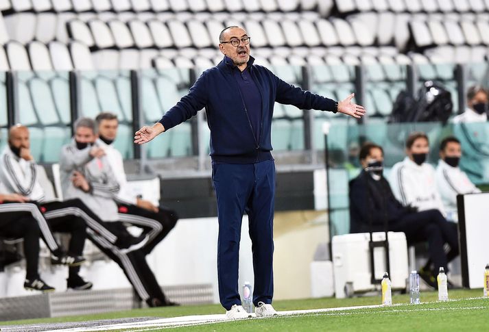 Sarri var pirraður á hliðarlínunni gegn Napoli enda tókst honum ekki að landa sigri gegn sínum fyrrum lærisveinum.