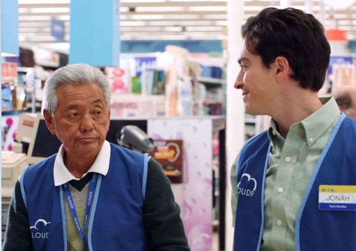 Jon Miyahara (vin vinstri) birtist sem Brett í rúmlega hundrað þáttum af Superstore.