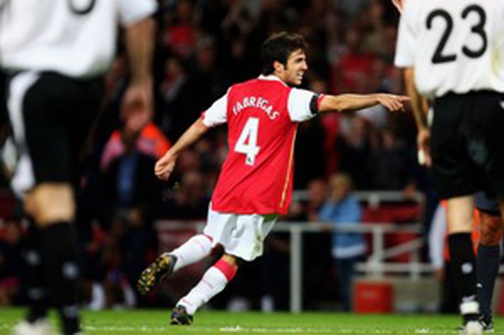 Cesc Fabregas sést hér fagna marki sínu í kvöld.