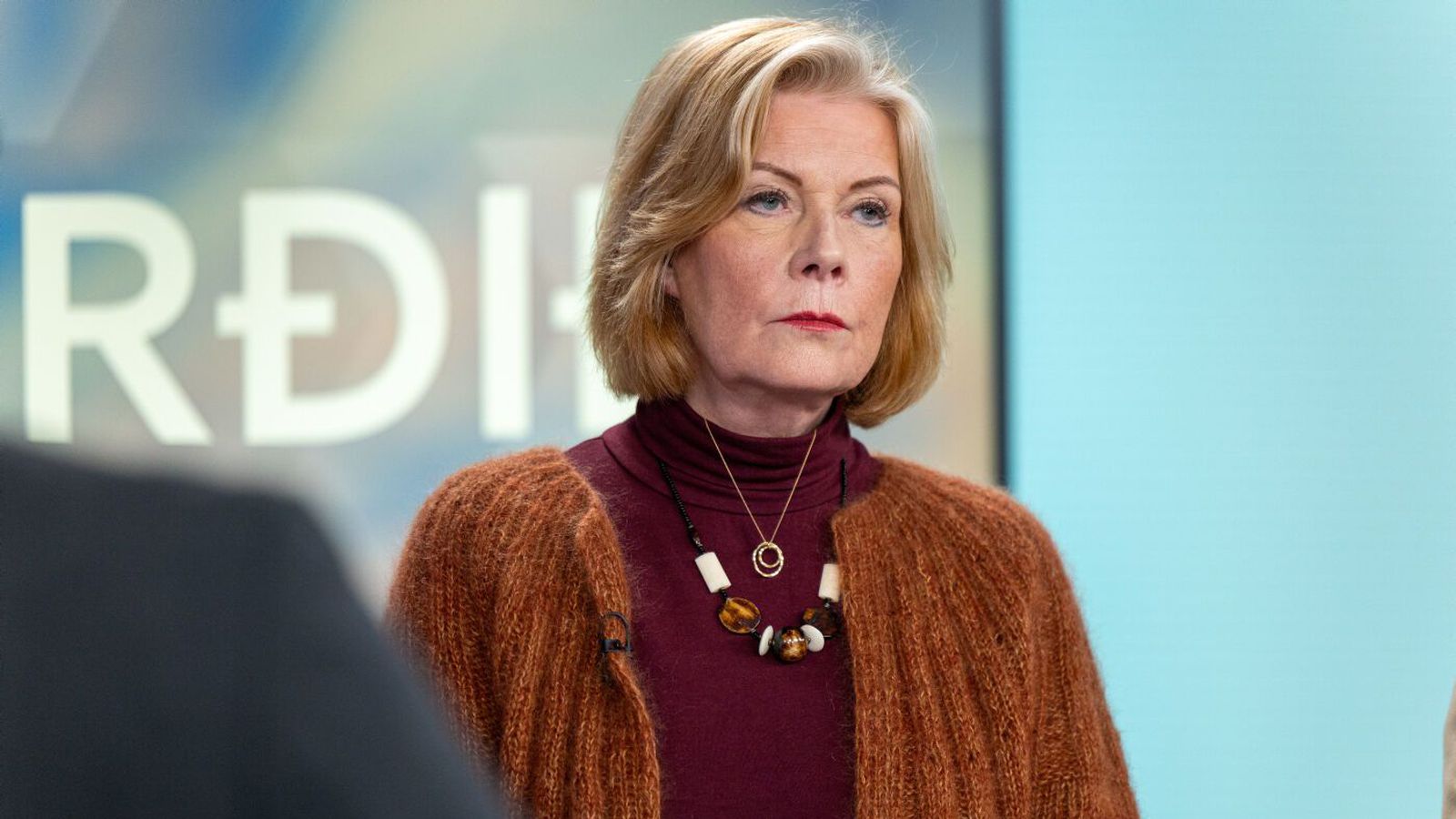 Réðu aftur starfs­mann sem var rekinn í siða­nefndar­fári