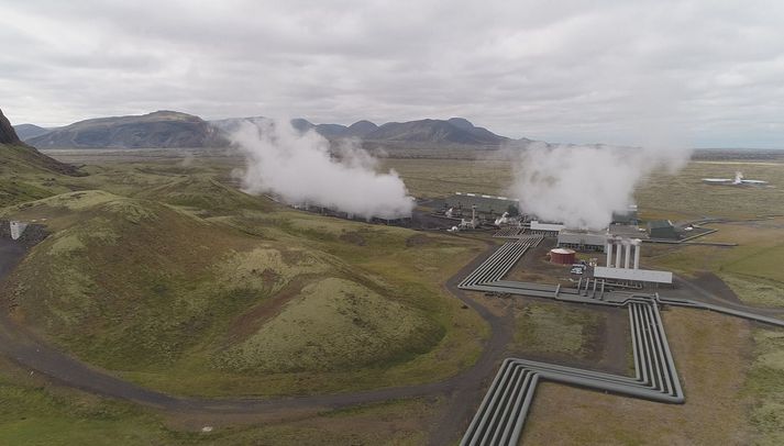 Hitaveitur landsins eru komnar að þolmörkum vegna meiri aukningar á notkun á heitu vatni en spár gerðu ráð fyrir. Íslendingar þurfa að temja sér meiri virðingu fyrir auðlindinni og fara sparlega með vatnið auk þess sem virkja þarf ný svæði.