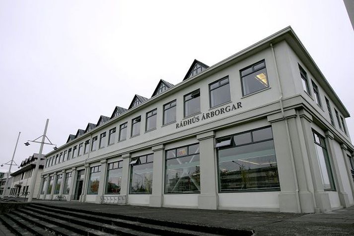 Ráðhúsið á Selfossi Sjálfstæðismenn í Árborg segja sveitarfélagið hafa tapað nær tveimur milljörðum á tveimur árum og að enn eigi að bæta við tapið.
FRéttablaðið/Stefán