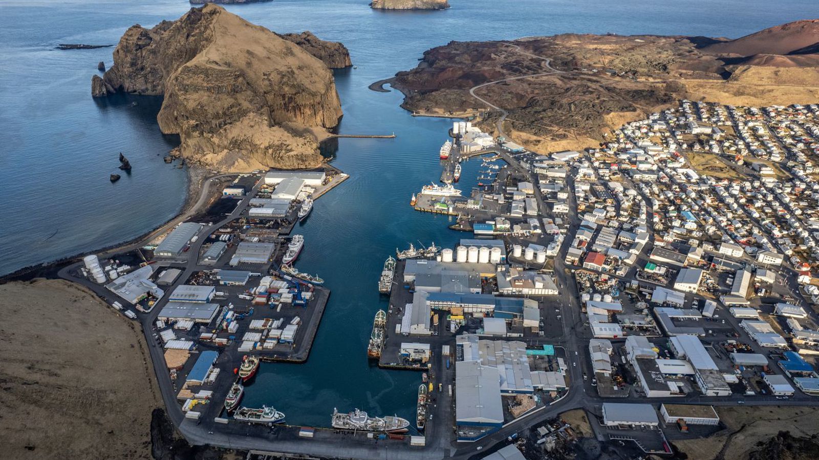 Á­nægja með bæjar­stjórann en Sjálf­stæðis­menn með mest fylgi