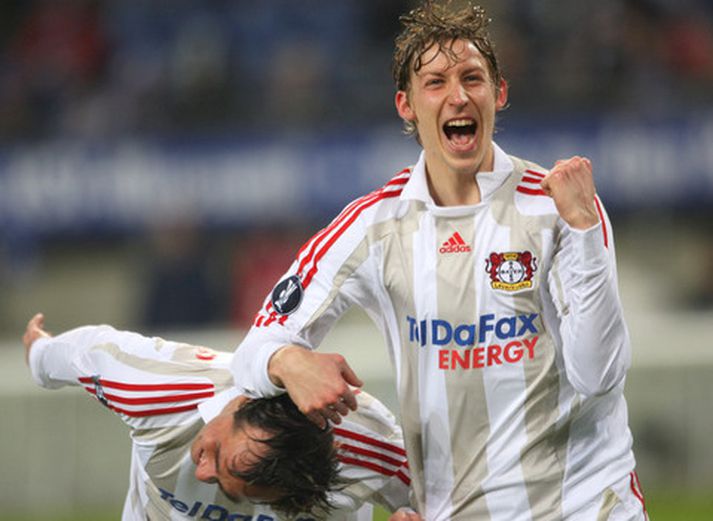 Stefan Kiessling, leikmaður Leverkusen, fagnar öðru marka liðsins í dag.