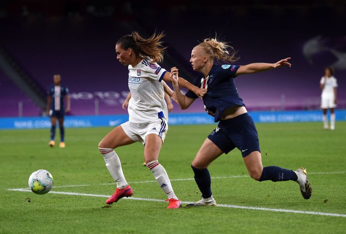 Sara Björk Gunnarsdóttir þarf að bíða aðeins lengur eftir að mæta PSG í uppgjöri toppliðanna í Frakklandi.