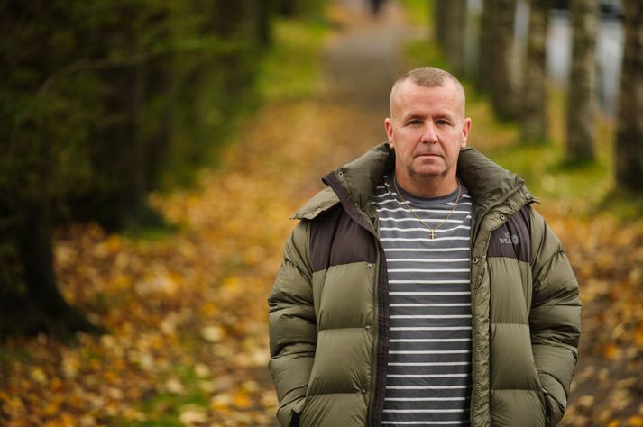 Í lok ágúst fór Reynir að sofa og vaknaði ekki aftur fyrr en mörgum dögum síðar á sjúkrahúsi. Skjót viðbrögð eiginkonu hans og endurlífganir viðbragðsaðila björguðu lífi hans og þykir mikil heppni að hann skaddaðist ekki varanlega.