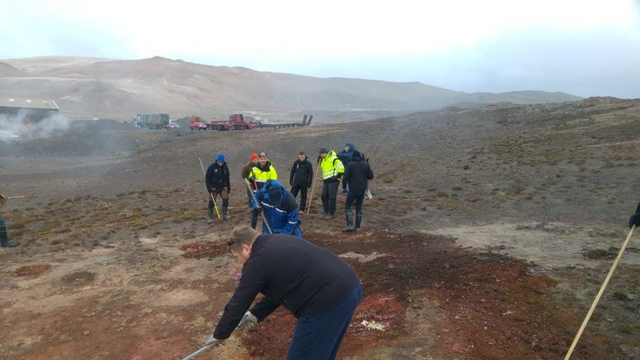 Úr varð góð kvöldstund þegar meðlimir Eyjafjarðardeildar 4x4 klúbbsins tóku höndum saman og lagfærðu Bjarnarflagið.